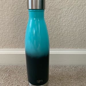 Brand New simple modern “wave” 17 oz water bottle